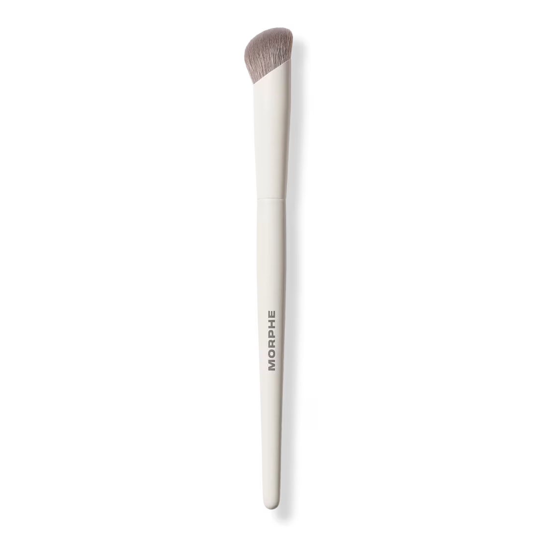 M132 Angled Concealer Brush